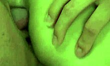En europæisk teenagebabe modtager hård analsex fra en ældre mand i en hjemmelavet video
