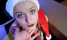 Sesión de tortura temática navideña para una joven rubia pervertida PervyPixie