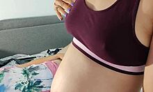 Meine geile Freundin lechzt während der Schwangerschaft nach meinem Schwanz