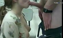 Teenage kæreste giver sin kæreste sensuel blowjob på webcam