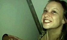 Horny koner blir ned og skitten i gloryhole creampie sexvideo