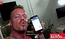 Sidney Dark, seorang milf Gotik Jerman, menggembirakan dirinya dengan jari-jarinya sebelum kencan panas di datingbaron.com