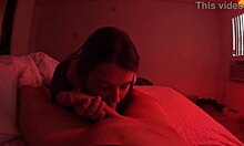 Hausgemachtes Video vom Mund einer Freundin, gefüllt mit Sperma