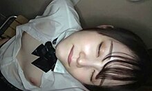 Japanilainen koulutyttö Yuzu Chans eroottinen herääminen